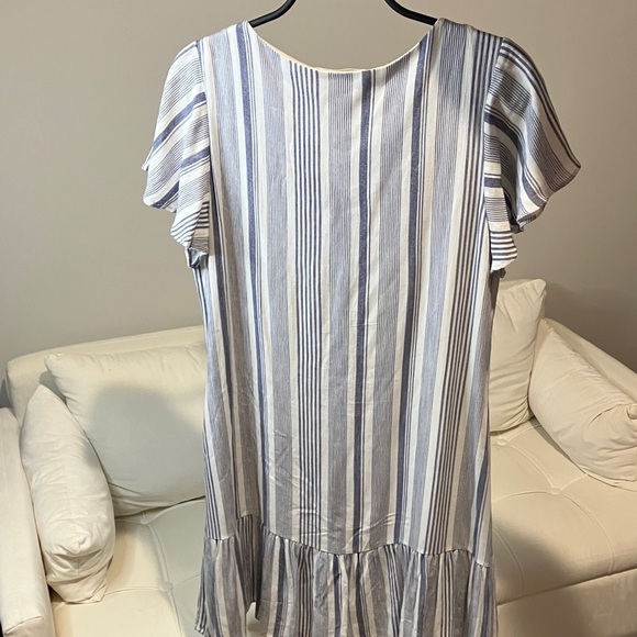 Altar'd State Blue and White V-Neck Top - Picture 4 of 5